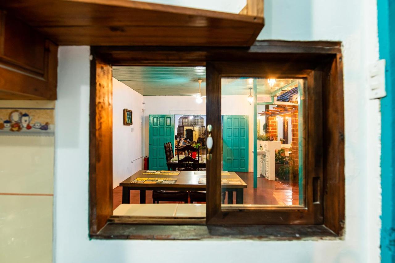 Hostal Victoria Гранада Экстерьер фото
