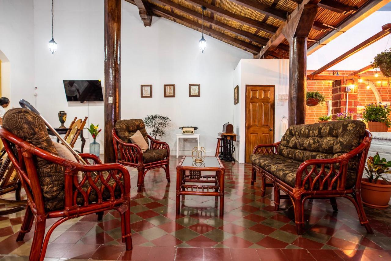 Hostal Victoria Гранада Экстерьер фото