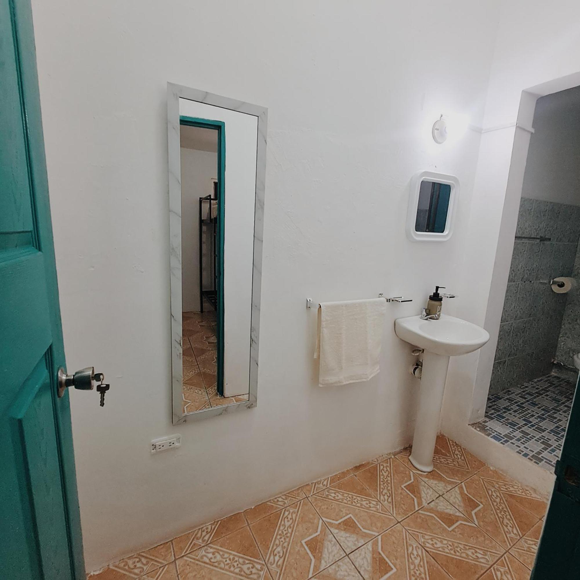 Hostal Victoria Гранада Экстерьер фото